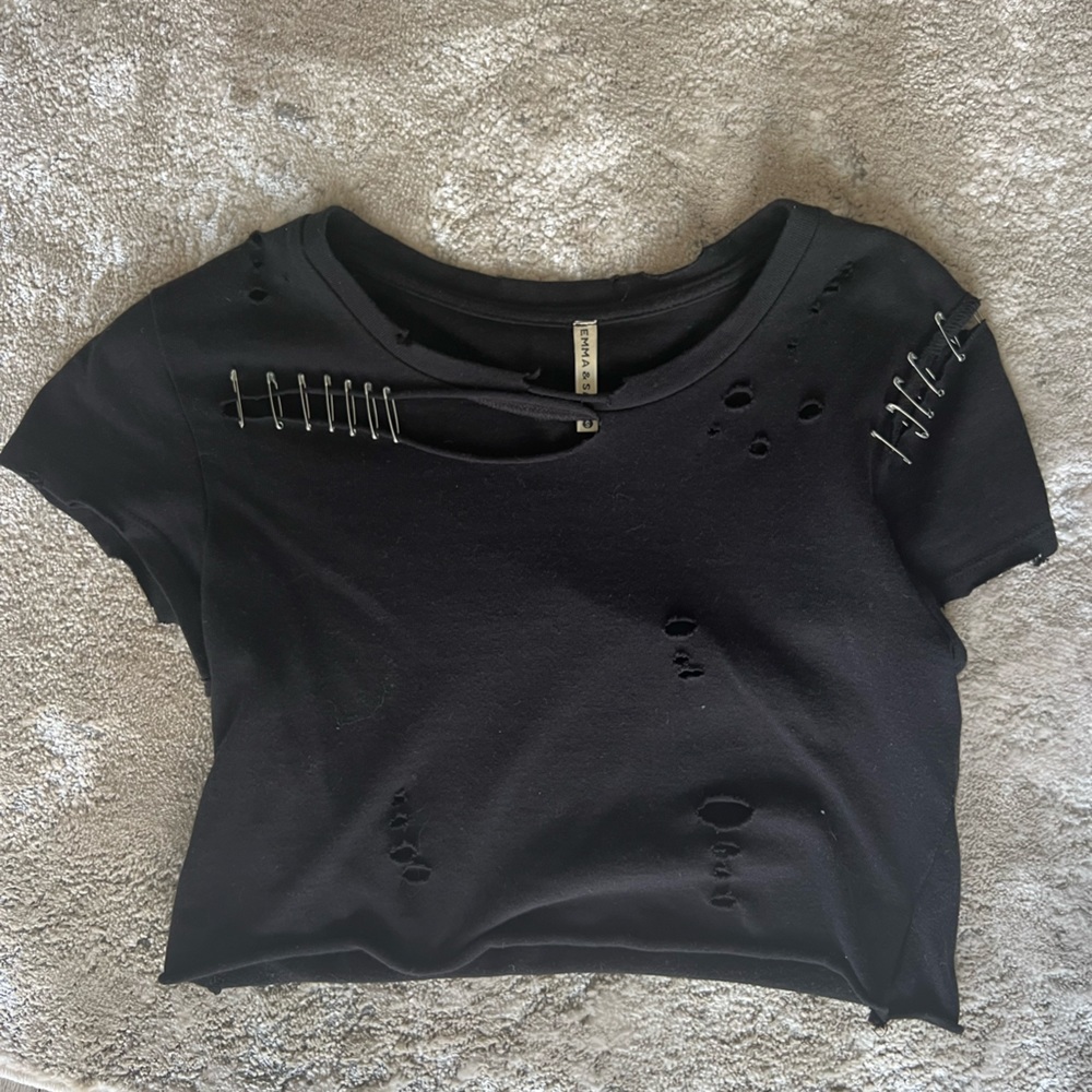 Emma and Sam distressed cropped black tee